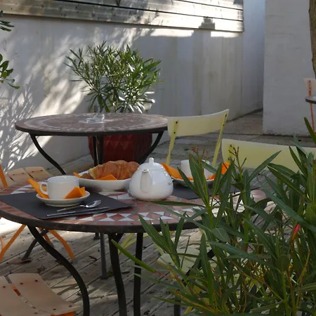 Savary 2* La Rochelle (Charente-Maritime)