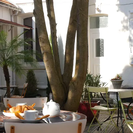 Hotel Savary La Rochelle (Charente-Maritime)