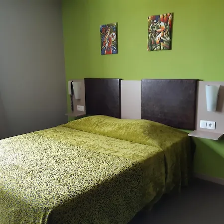 Savary 2* La Rochelle (Charente-Maritime)