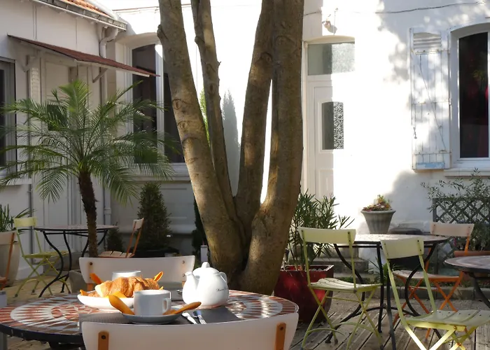 Hotel Savary La Rochelle (Charente-Maritime)
