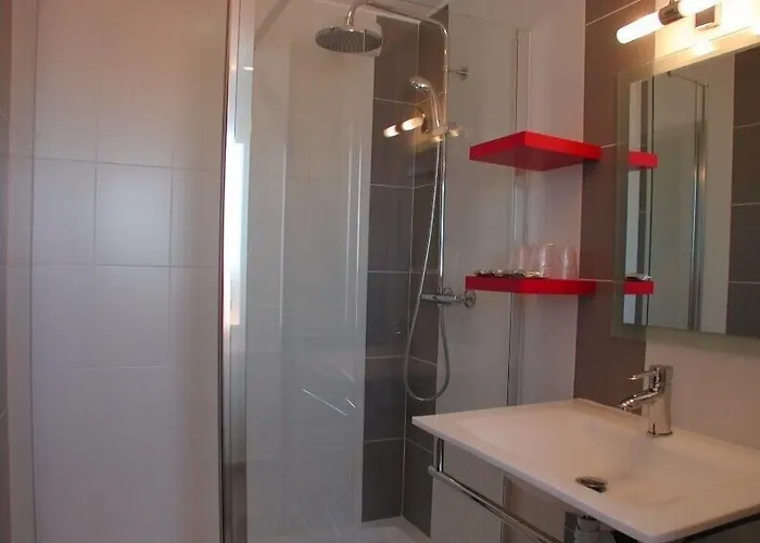 Savary 2* La Rochelle (Charente-Maritime)