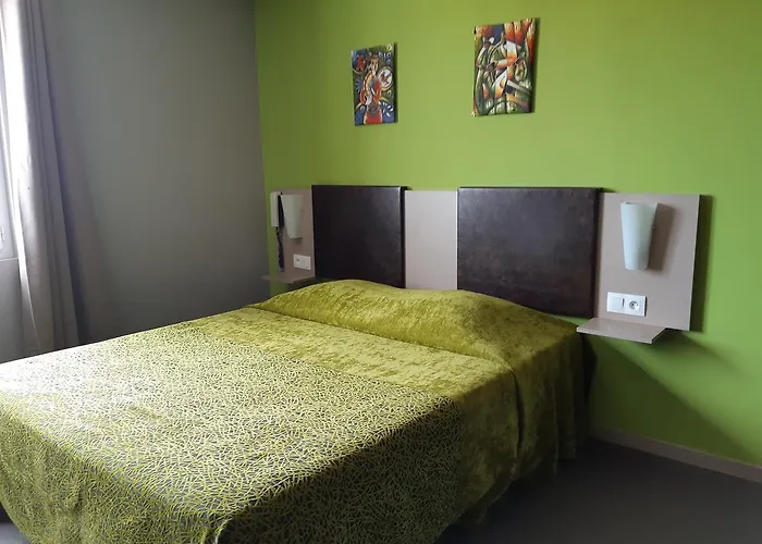 Savary 2* La Rochelle (Charente-Maritime)